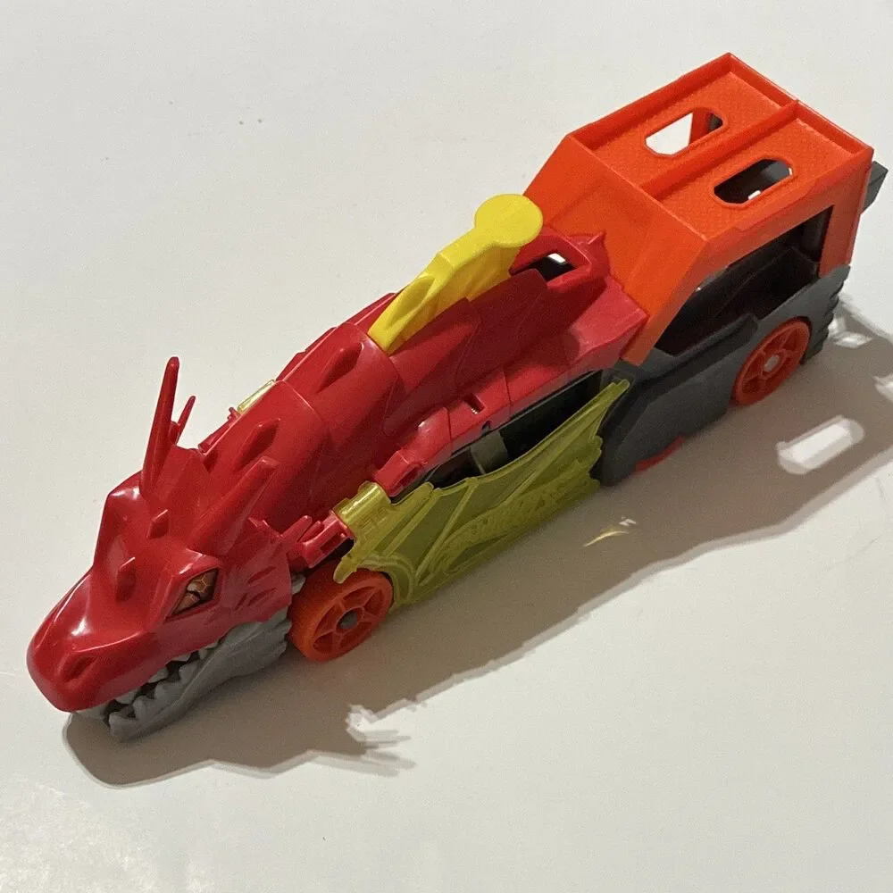 Hot Wheels Dragon Hauler Transporter GVH88 Car Carrier Truck 2020 Mattel Toy
